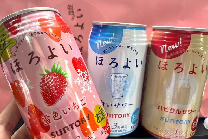 ▲HOROYOI推出冬季限定新品「草莓雪戀」沙瓦。（圖／記者鍾怡婷攝）