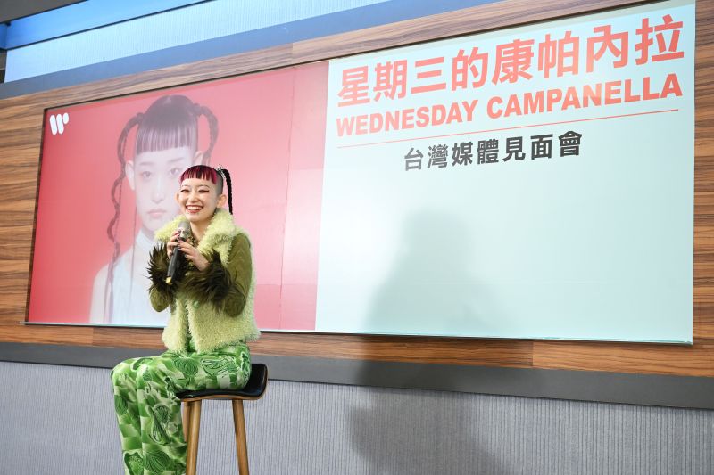 ▲詩羽愛上台灣甜點。(圖/華納音樂)