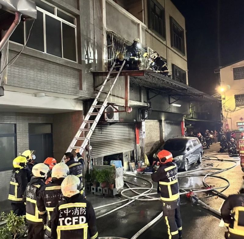 ▲台中大里民宅火警。（圖／翻攝畫面）