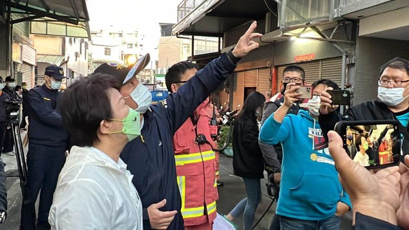 ▲台中大里民宅火警造成5死，台中市長盧秀燕也趕赴現場了解狀況。（圖／翻攝畫面）