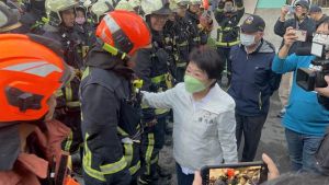 ▲台中大里民宅火警造成5死，台中市長盧秀燕也趕赴現場了解狀況。（圖／翻攝畫面）