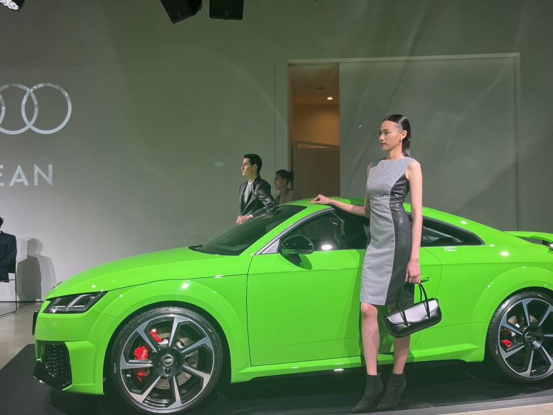 ▲奧迪攜手台灣設計師品牌C JEAN以汽車為靈感推出四款時裝。（圖／記者鍾怡婷攝）