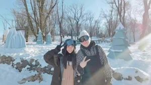 ▲Angelababy(左)與關喆滑雪合照。(圖/翻攝自微博) ▲Angelababy(左)與關喆滑雪合照。(圖/翻攝自微博)
