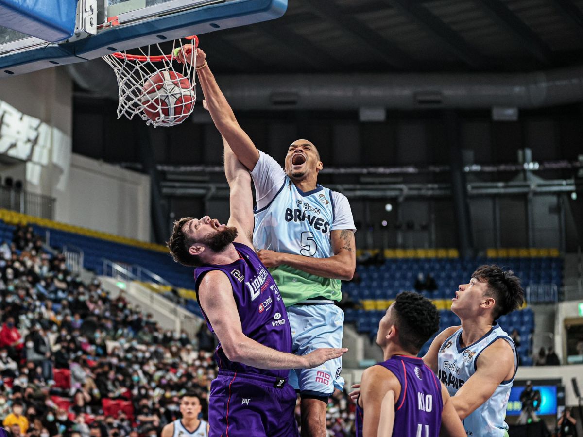 ▲富邦洋將強森強行轟炸籃框。（圖／富邦勇士提供）