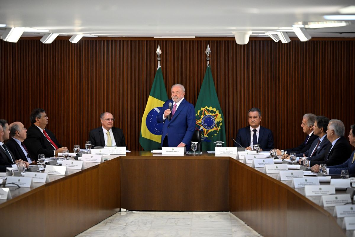 ▲巴西總統魯拉召開他在第三任政府的首次部長級會議，強調行政機關與國會保持良好關係的重要性，將與國會建立他政治生涯中最好的關係。（圖／美聯社／達志影像）