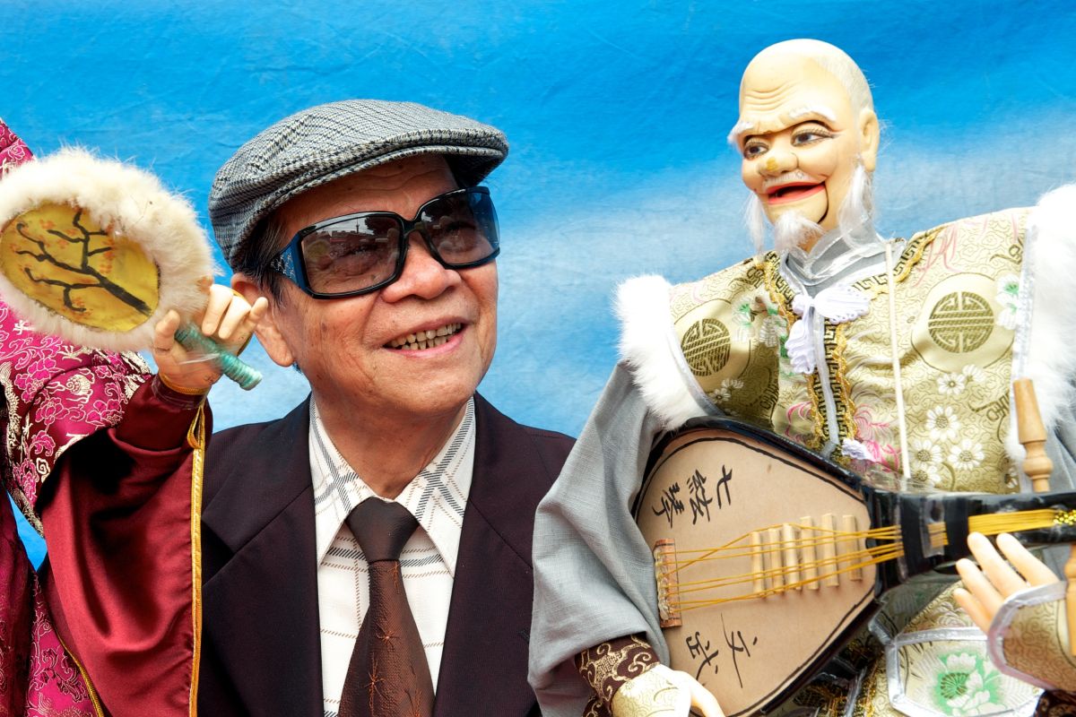 ▲第42屆行政院文化獎得主黃俊雄將內台布袋戲帶進電視，將其父黃海岱的《忠勇孝義傳》改編為電視布袋戲《雲州大儒俠》，掀起台灣布袋戲的風潮。（圖／文化部提供）