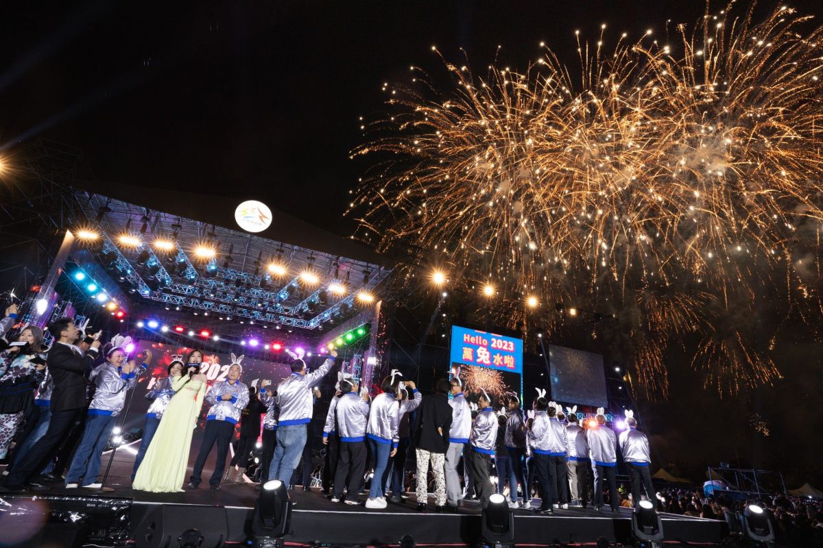 ▲台中2024跨年預計現場會施放180秒高空煙火。圖為2023年跨年活動照。（圖／NOWnews資料照）