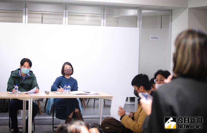 ▲賴清德參選民進黨主席，持續走遍全國舉辦政見會，今晚在台北與50位青年座談，吳思瑤也一同出席。（圖／記者葉政勳攝，2023.01.07）