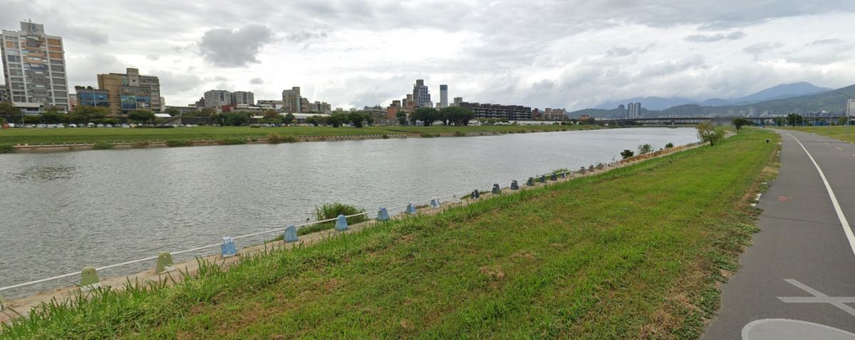 ▲ 台北市一名14歲國中生，不明原因跌入基隆河中，警消獲報後已出動救生艇前往搜索。（示意圖／翻攝google地圖）