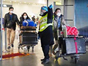 中國遊客出入境受多國限制　北京擬提「對等措施」反擊
