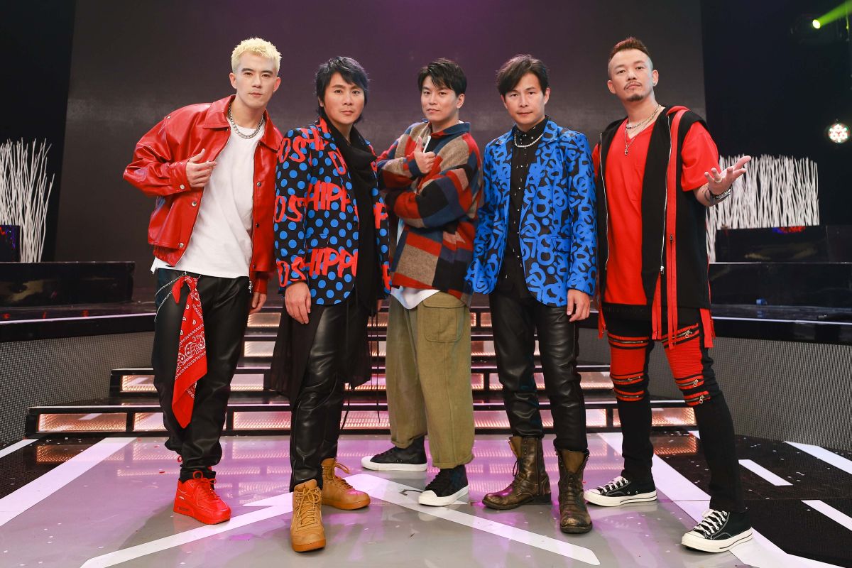 ▲民視除夕特別節目《民視第一發發發》，左起為JR、王仁甫、阿弟、孫協志和阿BEN。（圖／民視提供）