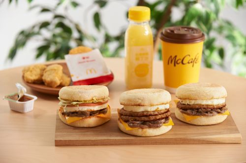 麥當勞新春吃金迎招財堡配「買1送1」 BT21陶瓷餐具開賣 ▲1/11起並限期供應麥當勞早餐「蕈菇滿福系列」,及人氣甜點「紅豆派」。(圖/台灣麥當勞提供)