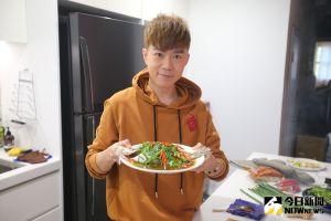 獨/李岳吃蝦嚴重過敏「質疑店家打藥」 釣蝦場揭原因