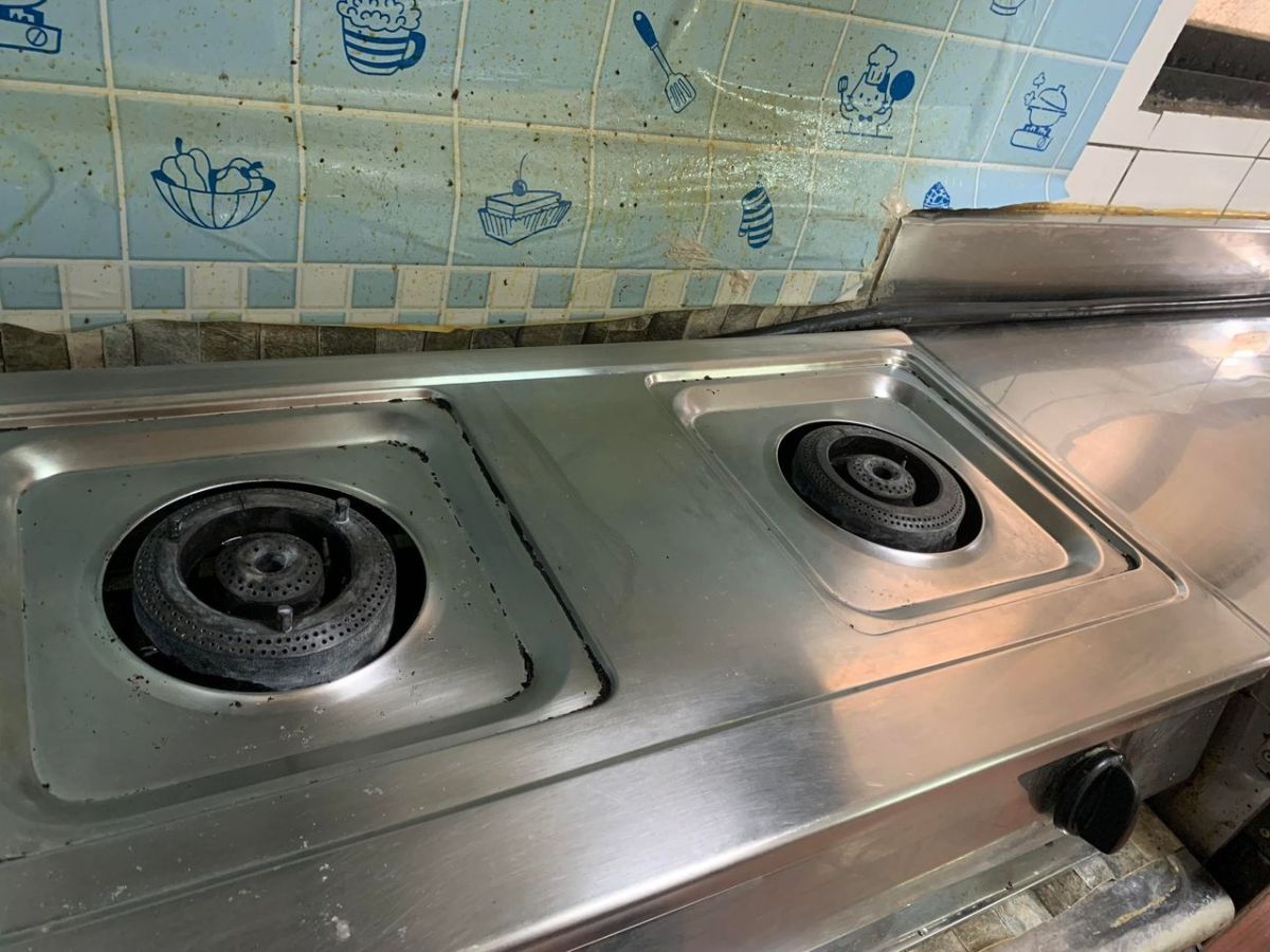 ▲「美妝界的尖叫雞-G老闆編哥」將不適合自己的洗面乳拿來當清潔劑，打掃浴廁及廚房，沒想到效果驚為天人。（圖／臉書粉專「美妝界的尖叫雞-G老闆編哥」授權提供）