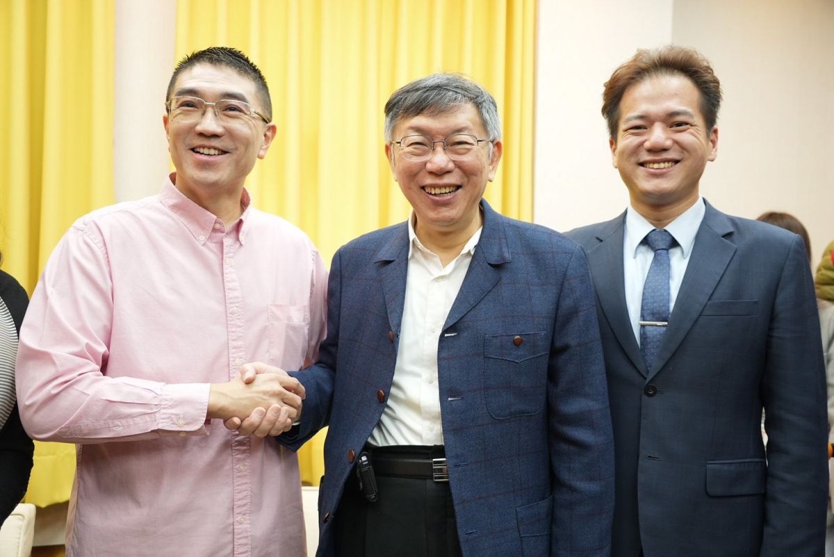 ▲台灣民眾黨主席柯文哲（中）前往基隆市政府拜會基隆市長謝國樑（左）。（圖／台灣民眾黨提供）