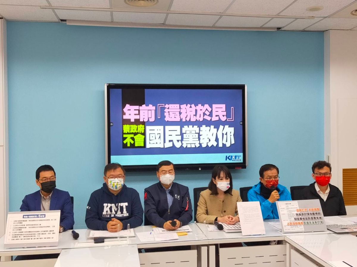 ▲行政院日前拍板預計年後普發現金6000元，立法院國民黨團今再召開記者會，提案發現金為1萬元，並呼籲延會至1月19日，盡速在春節前讓國人就能領到錢。（圖／國民黨提供）