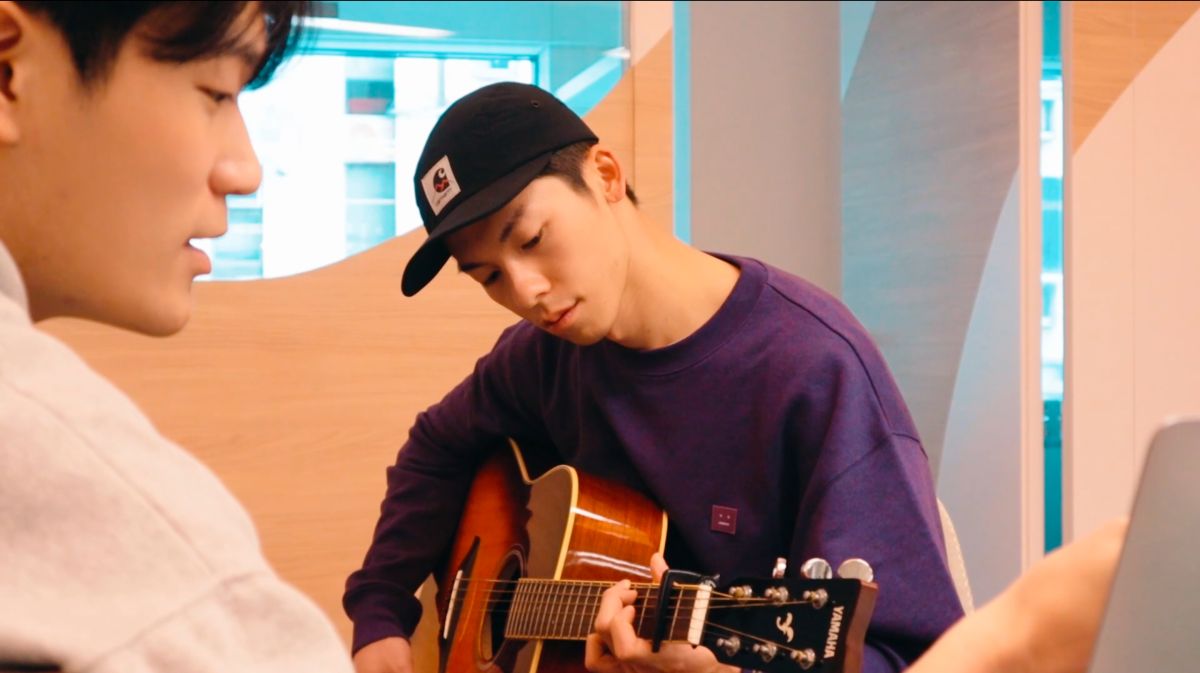 ▲許光漢為電影《想見你》練彈吉他崩潰。（圖／車庫娛樂、三鳳製作提供）