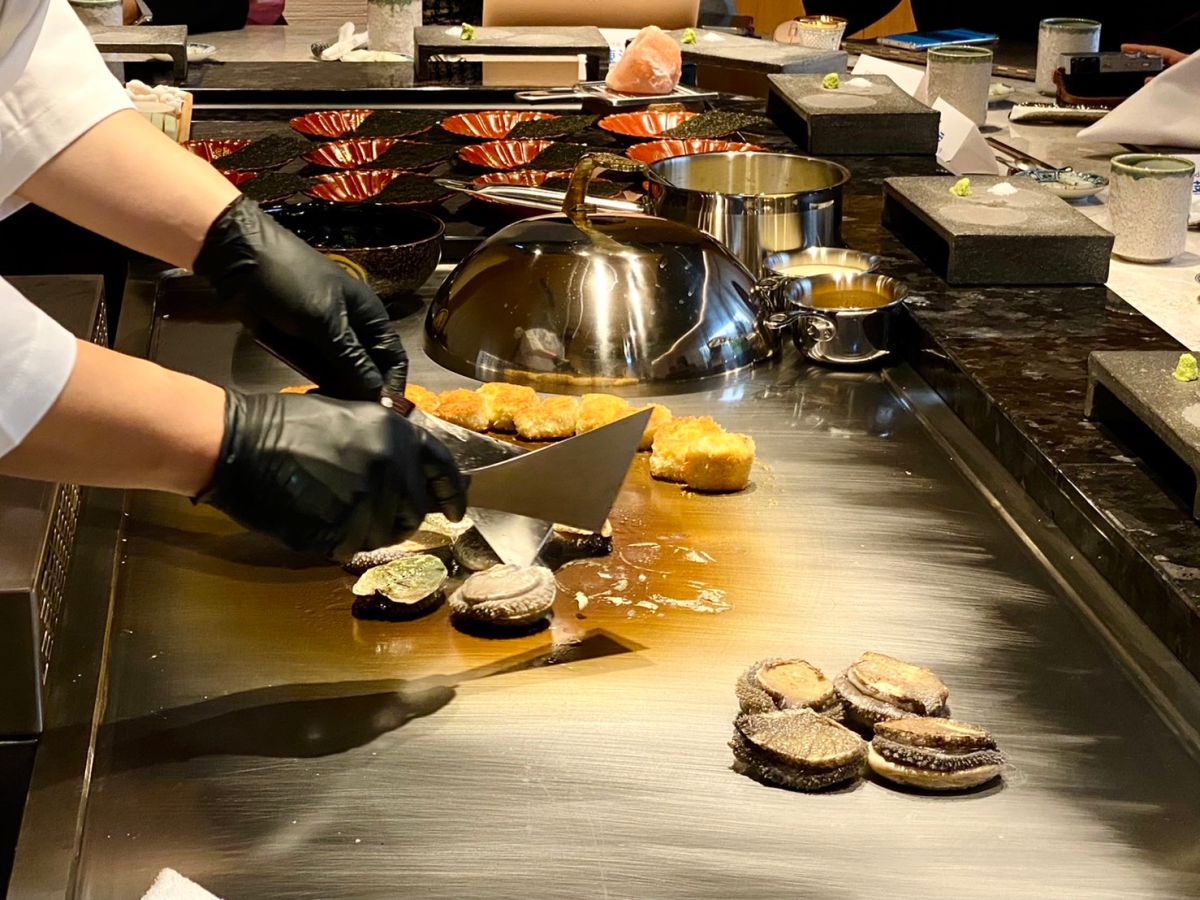 ▲目前有13萬筆餐飲相關工作機會，包括內場、外場、領班主管等，又與2022年1月同期相較，職缺數明顯增加22.7%。（示意圖／NOWnews資料照）