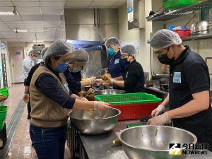 築間餐飲歲末送暖一波波 每月慨捐300公斤肉品助弱勢