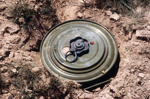 ▲地雷大致區分成反戰車與人員殺傷雷，過往北約運用地雷的主因在於彌補與蘇聯在戰車上的差距。美國國防部
