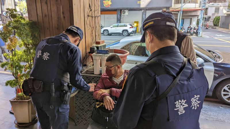 ▲高雄市政府警察局於今天動員所屬17個分局警力同步執行「清源專案2.0清查行動」，僅今天一日就查獲12案。（圖／高市警局提供） 