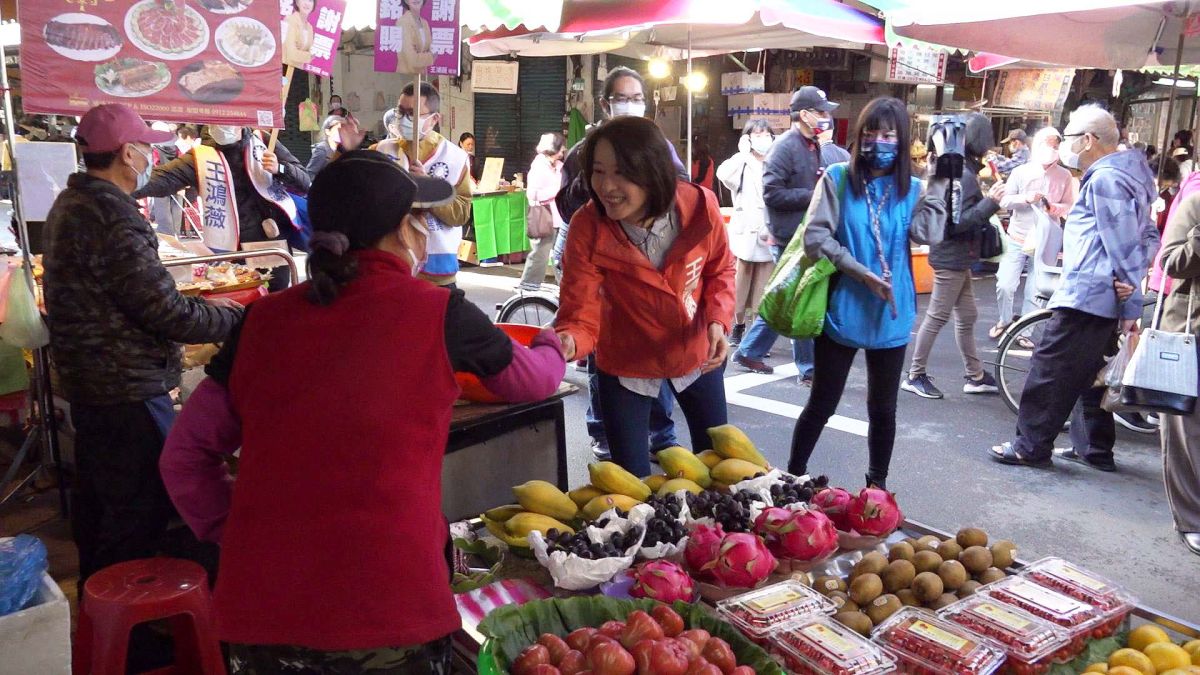 ▲對於蘇建榮指稱還稅於民是假議題，主張多餘的錢該拿來還債，王鴻薇今受訪批當財政部長這麼久，過年超徵拿多少錢還債？真的笑死人。（圖／記者嚴俊強攝，2023.01.10）