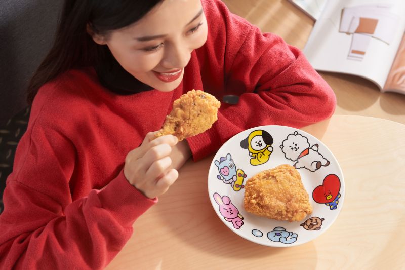 ▲不少鐵粉相當期待用「BT21陶瓷餐具三件組」萌吃麥當勞餐點。（圖／台灣麥當勞提供）