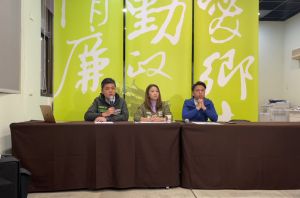 新竹市議員陳建名、楊玲宜、劉康彥舉行記者會,呼籲黨中央應開除王世堅黨籍。 ▲新竹市議員陳建名、楊玲宜、劉康彥舉行記者會,呼籲黨中央應開除王世堅黨籍。(圖/翻攝自楊玲宜臉書)