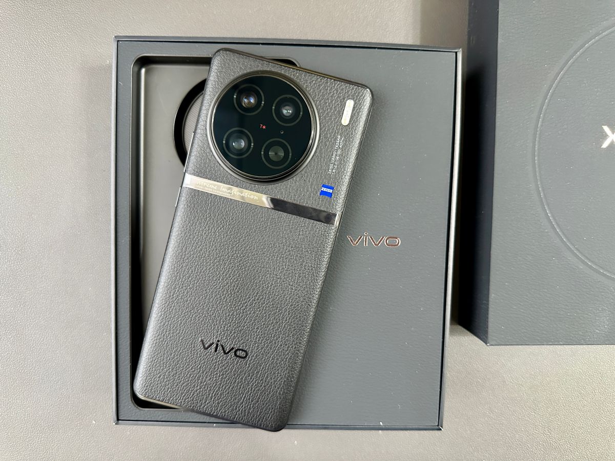 ▲vivo最新旗艦機 X90 Pro持續和蔡司深度合作，同時配置1吋感光元件，帶來更強的夜拍能力。(圖／記者周淑萍攝)