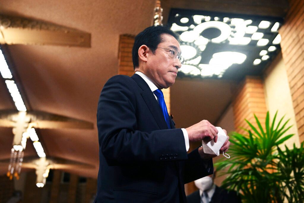 ▲日本首相岸田文雄為治療慢性鼻竇炎，今天上午在東京一家診所接受內視鏡手術。資料照。（圖／美聯社／達志影像）