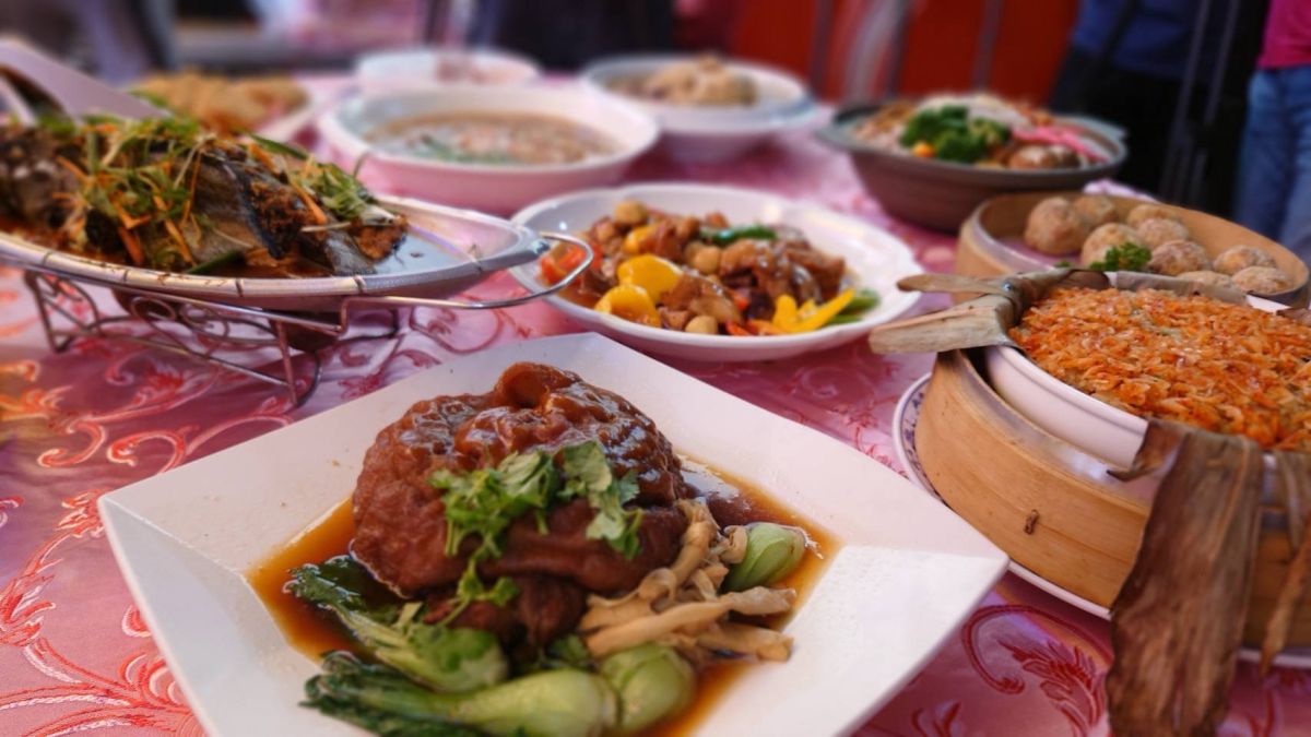 ▲陳其邁在臉書貼出多張辦桌美食照。（圖／翻攝自陳其邁臉書）