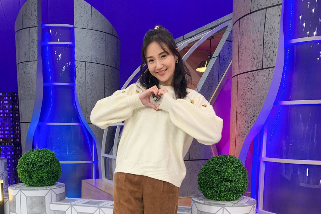 ▲何妤玟被要求交行蹤，意外抓包男友偷吃。（圖／衛視中文台提供）