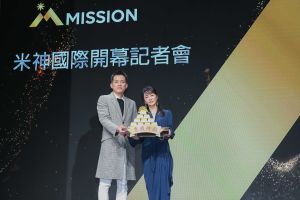 ▲群星瑞智董事長柴智屏（右）、CJ ENM Hong Kong董事總經理鄭星勳宣布開拍華語版《我們的藍調時光》。（圖／米神國際）