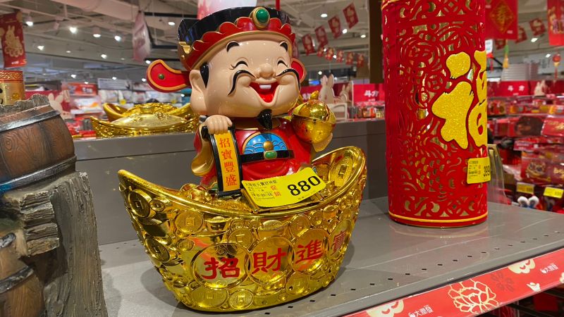 ▲大年初四是迎財神、接財氣的日子,並恭迎灶神回民間,命理專家提醒避開7禁忌留住財運。(圖/記者黃韻文攝)