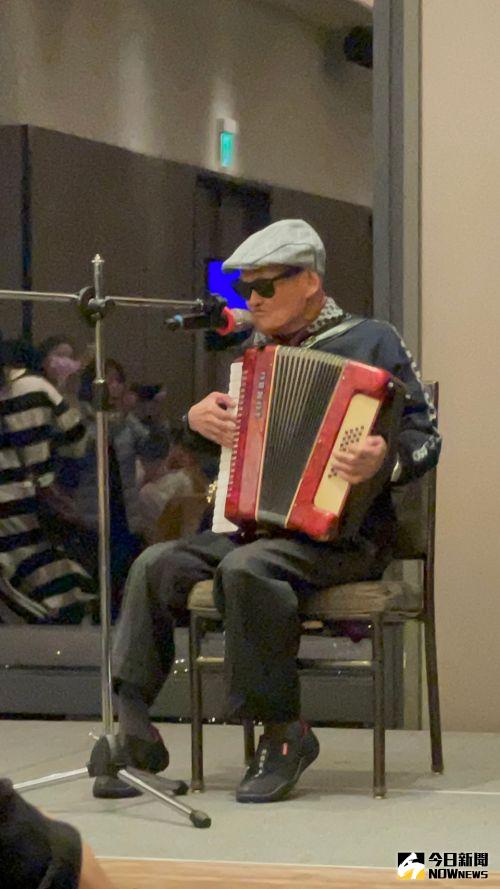 ▲李炳輝現在還會在淡水街頭賣唱。（圖／NONEWS今日新聞資料照）