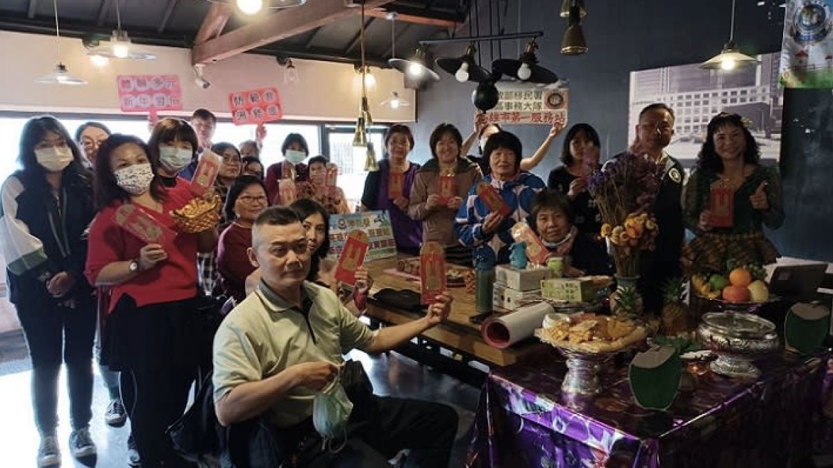 ▲柬埔寨新住民徐閤芸女士擔任講師講解習俗。（圖／移民署）