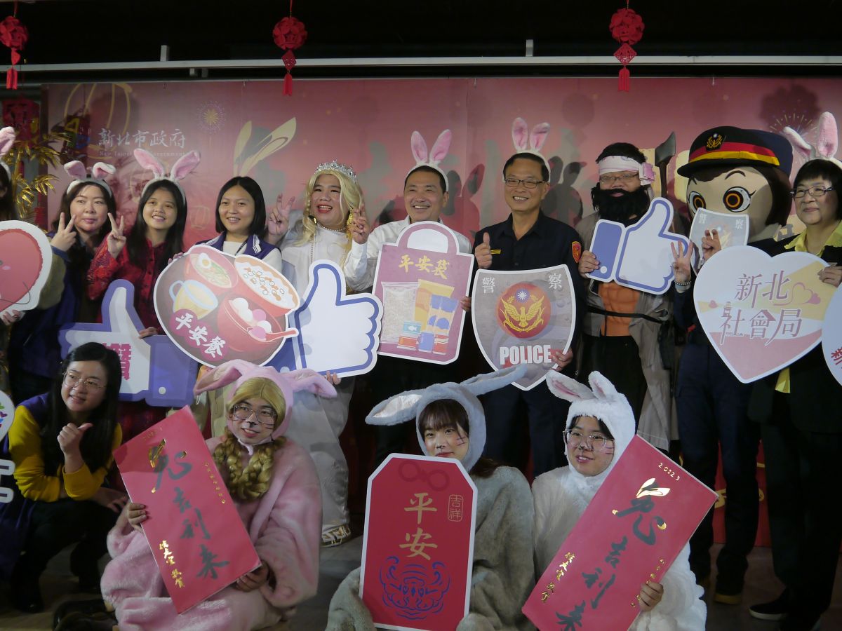 ▲新北市政府舉辦112年春節平安袋記者會，侯友宜出席感謝民間團體、業者的愛心與善心。（圖 ／記者吳嘉億攝，2023.01.12）