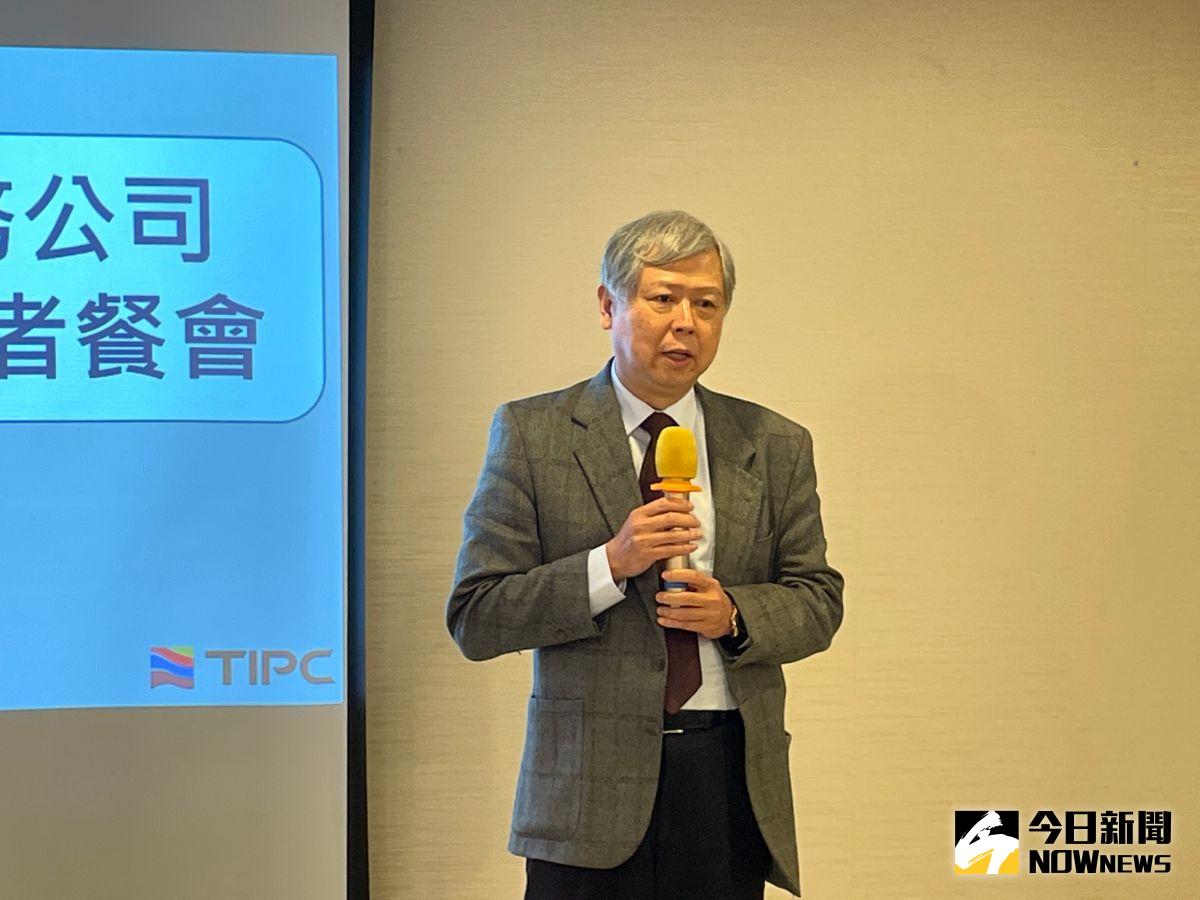 ▲港務公司董事長李賢義今（12）日受訪表示，雖然貨運緊縮，不過營收仍然創紀錄，達到219億，又比去年多了快10億。（圖／記者黃仁杰攝,2022.01.12）