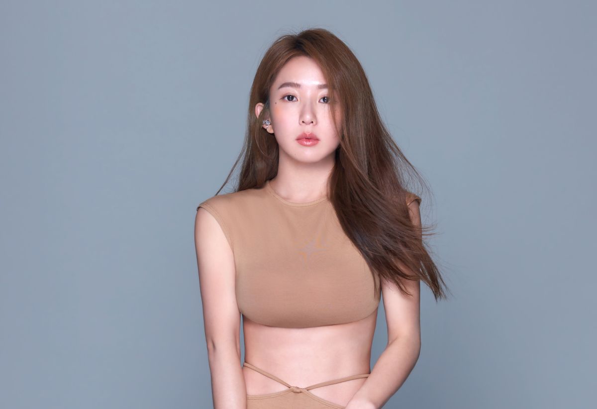 ▲郭書瑤穿肉色裝勒出性感曲線。（圖／星星相藝提供）