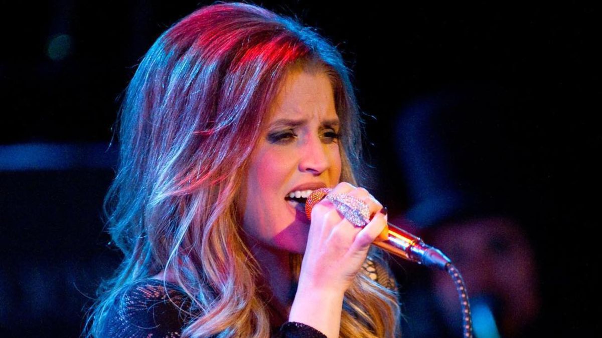 ▲「貓王」女兒手麗莎瑪麗普利斯萊傳出死訊。（圖／翻攝自Lisa Presley IG）