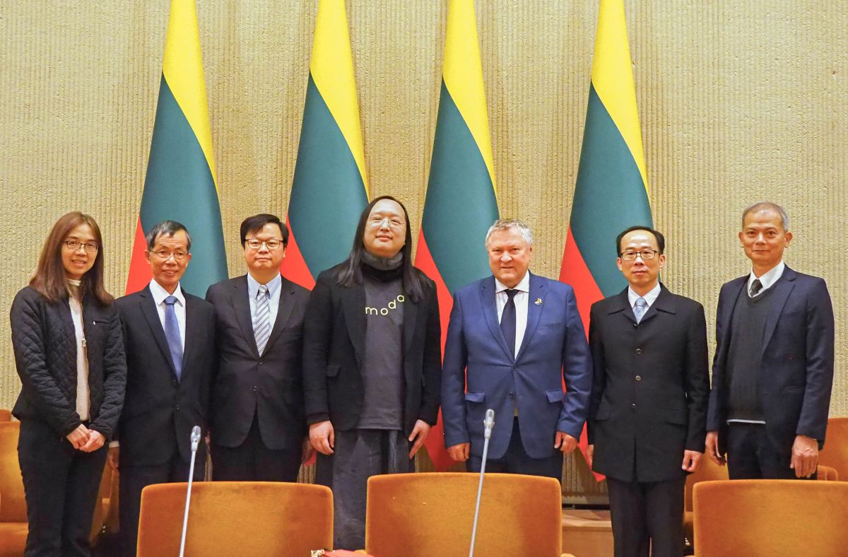 ▲數位部長唐鳳（中）拜會立陶宛國會經濟委員會與跨黨派台灣關係小組。（圖／記者李琦瑋攝，2023.01.13）