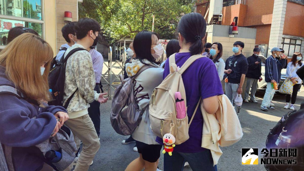 ▲校園室內口罩禁令今天(3/6)鬆綁，但仍有4個場所「應戴口罩」。（示意圖／記者李琦瑋攝）