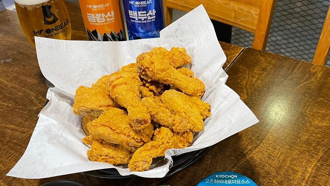 ▲韓國高人氣的橋村炸雞將進軍台灣市場，首店落腳台北，網友熱議最好吃的炸雞霸主。（圖／取自橋村炸雞東大門1號店粉專）