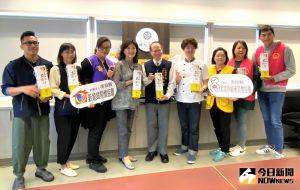 年節送暖弱勢家庭 陳允寶泉捐贈三縣市萬片太陽餅 ▲年節送暖弱勢家庭,今天陳允寶泉捐贈三縣市萬片太陽餅,希望大家能快樂過節。(圖/記者金武鳳攝,2023.1.13)