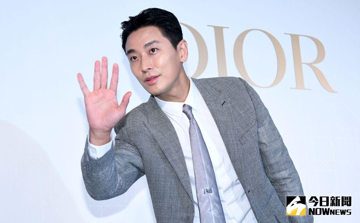 ▲朱智勛親民的向粉絲打招呼。（圖／記者林調遜攝, 2023.01.13）