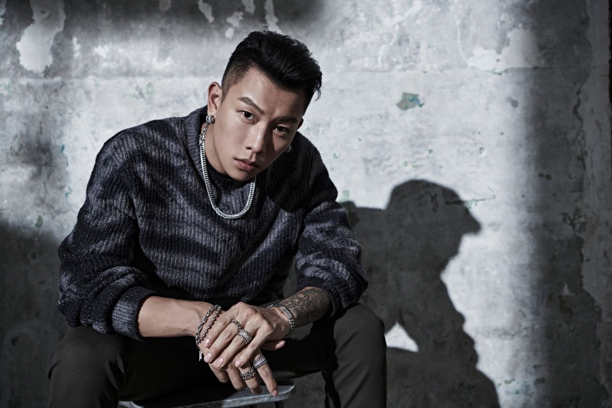 ▲瘦子去年透露為了孩子戒了20年的菸癮，沒想到近來破功了。（圖／翻攝自瘦子臉書）