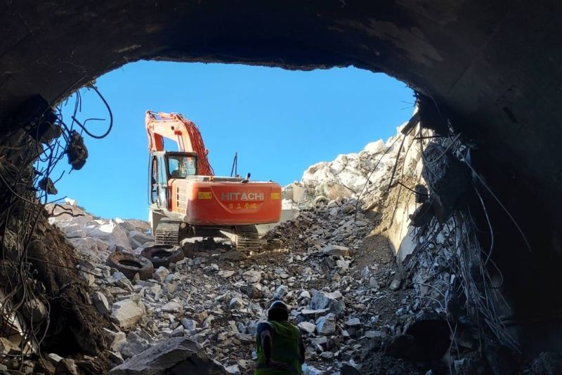 ▲蘇花公路大清水明隧道路段坍方後經4天日夜搶修，15日下午5點通車，但在18日前，每天僅開放3個時段通行。（圖／公路總局）