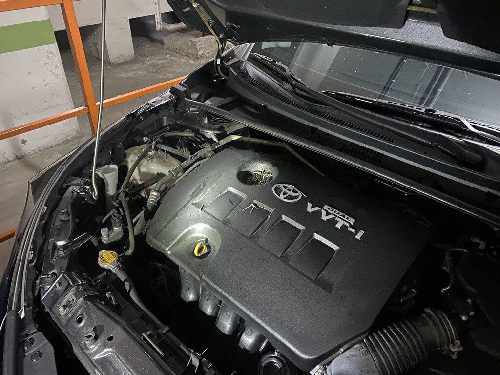 ▲新北警方今天表示，一名女性記者用車遭砸，警方逮捕陳姓犯嫌等4人，有媒體指稱全案疑與高雄鋼鐵人球團資金報導有關，經查陳嫌與球團及其股東無關，會進一步追查犯案動機。（圖／翻攝畫面）