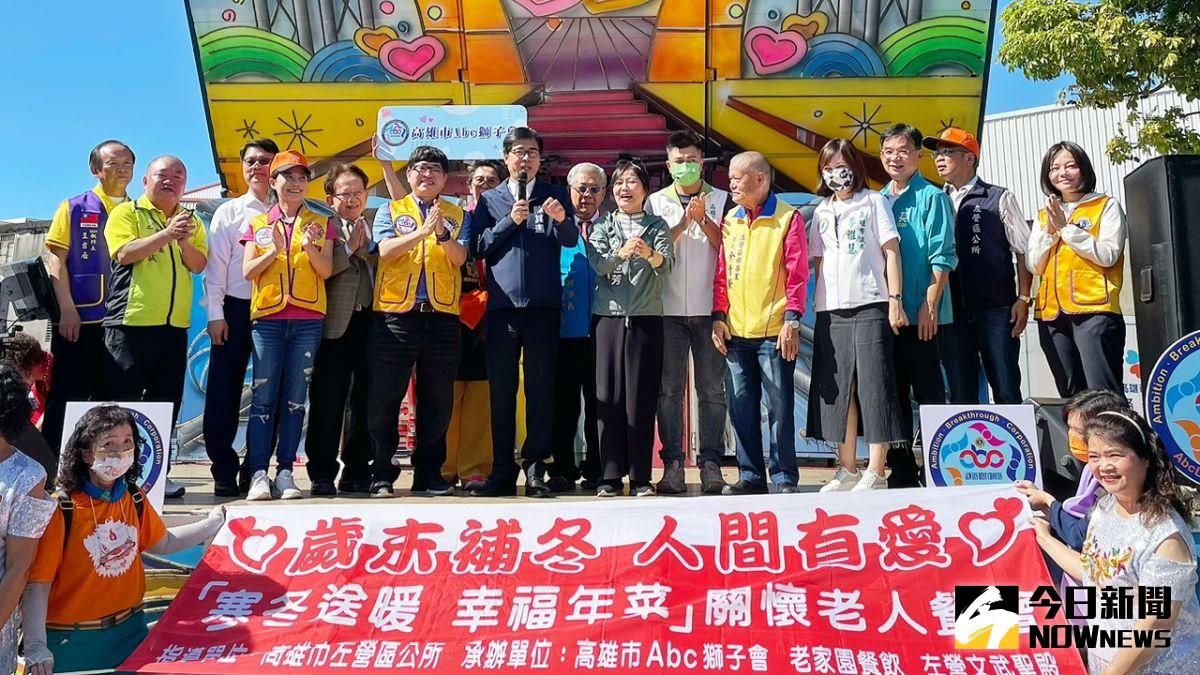 ▲已連續舉辦10年的「寒冬送暖、幸福年菜」公益活動，14日在高雄舊左營國中停車場席開百桌。（圖／記者陳美嘉攝，2023.01.14）