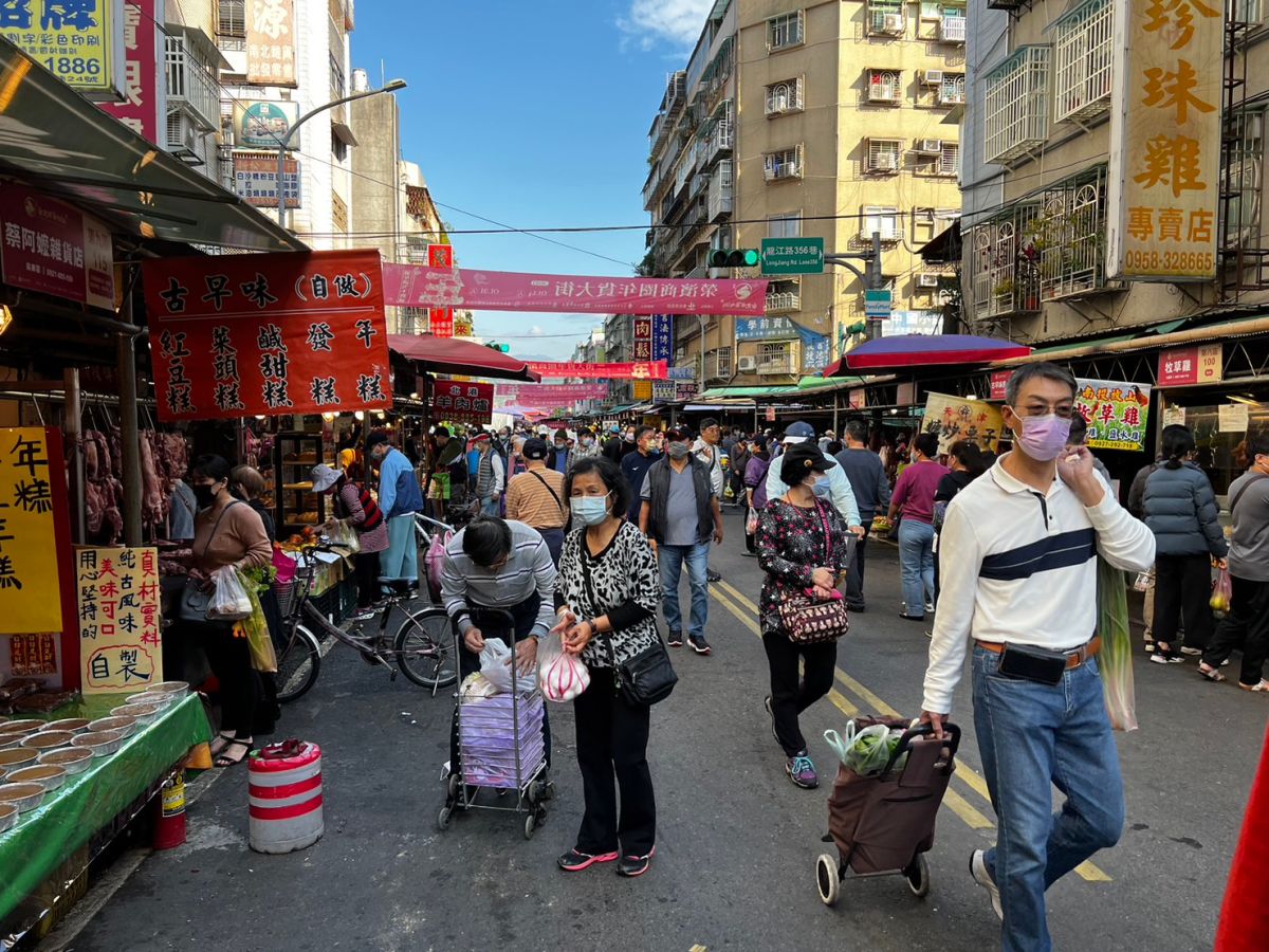 ▲氣象局提醒，農曆年前天氣三階段變化。今起到週二受到冷氣團影響，各地氣溫明顯偏低，預期週三白天才會慢慢回暖，但週五小年夜東北季風再次增強，氣溫又會轉涼。（圖／記者張勵德攝）